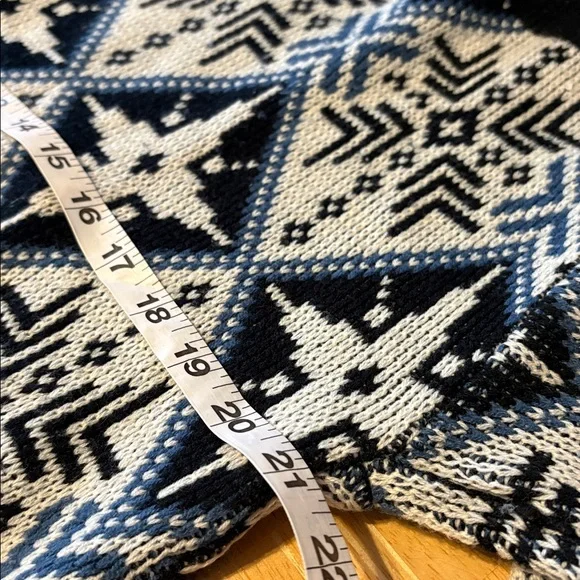 Kitsu Geometric Patterned Pullover, Large - Picture 6 of 9